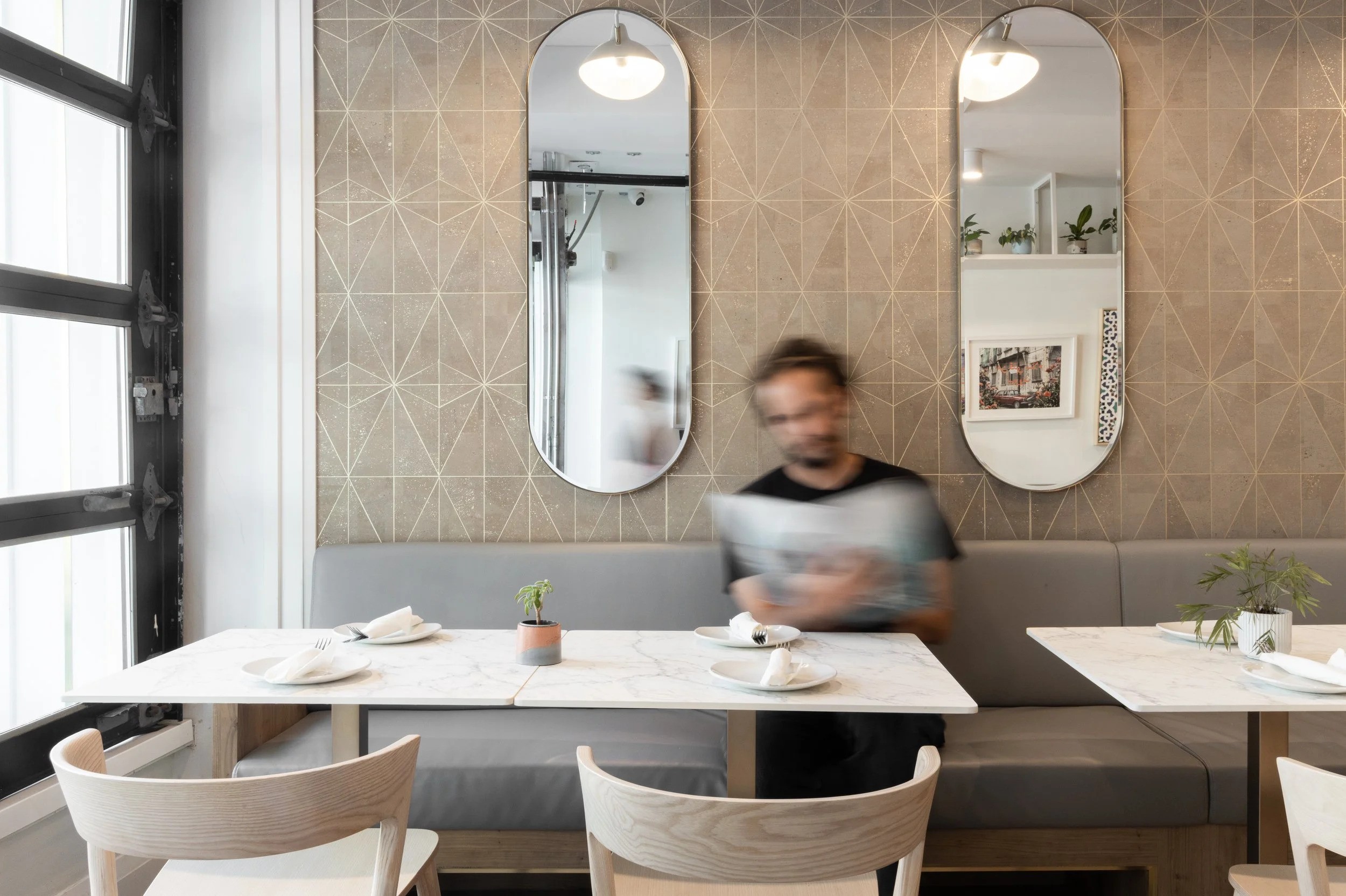 المطاعم والزبائن: علاقة ذكية تصنع تجربة لا تُنسى